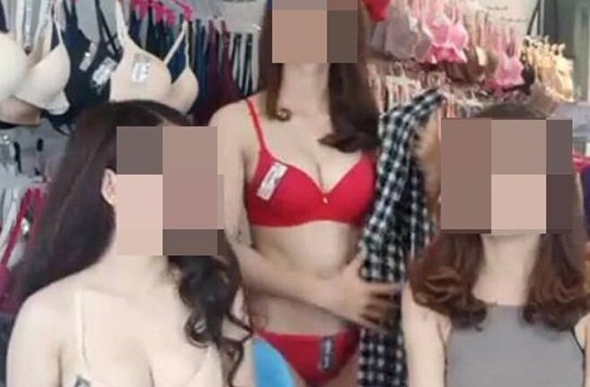 Bức xúc chủ shop mặc đồ lót livestream, bán hàng cho khách