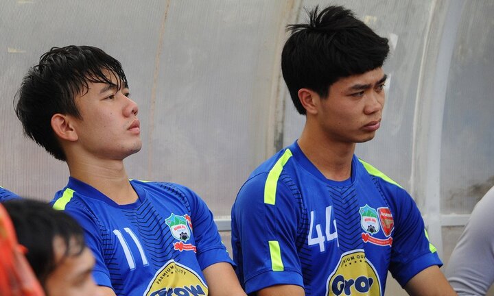 ‘Nhiều sao trẻ Việt Nam lên tuyển đá rất hay nhưng về CLB toàn dự bị'