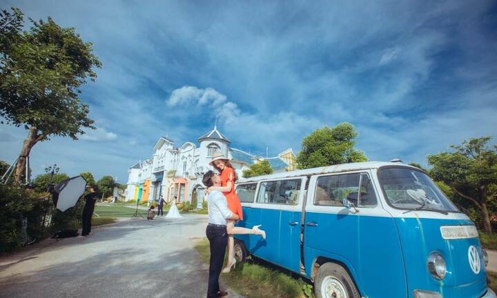 Hút triệu views bộ ảnh hội chị em rủ nhau khoe ảnh... được bế siêu lãng mạn