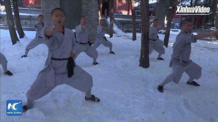 Video: Nhà sư Thiếu Lâm khổ luyện kungfu giữa tuyết lạnh