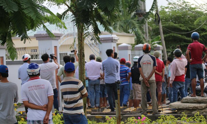 Video: Tài xế truy tìm người đánh mình, bao vây BOT Sóc Trăng