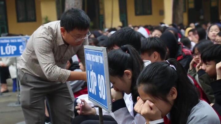 Clip: Bài giảng đặc biệt của thầy giáo khiến hàng trăm học sinh ôm mặt khóc nức nở