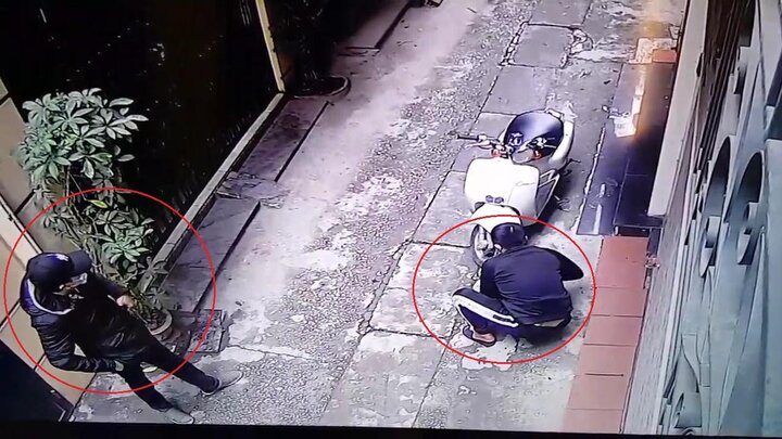 Clip: Trộm cắt khóa chữ U định 'nhảy' xe điện và cái kết bất ngờ