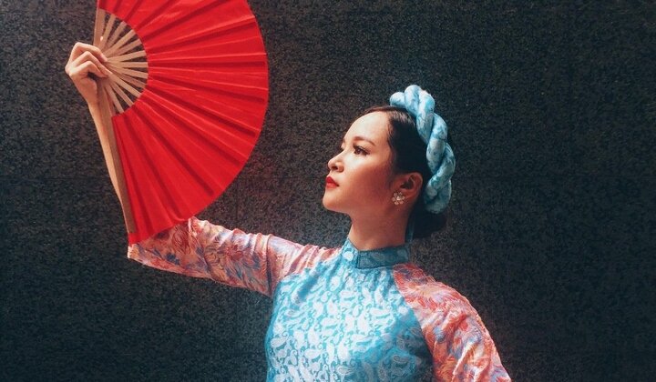 Nữ sinh xinh đẹp Học viện Phụ nữ Việt Nam trổ tài múa điêu luyện