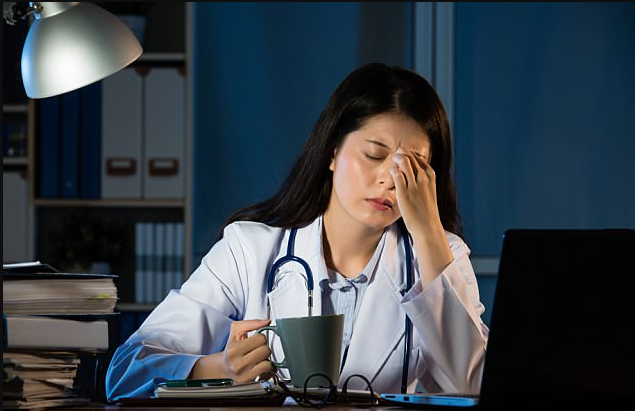 Phụ nữ làm ca đêm dễ bị ung thư da, dạ dày, vú và phổi