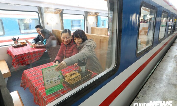 Cận cảnh đoàn tàu sang trọng, dịch vụ đẳng cấp như máy bay khởi hành sáng nay