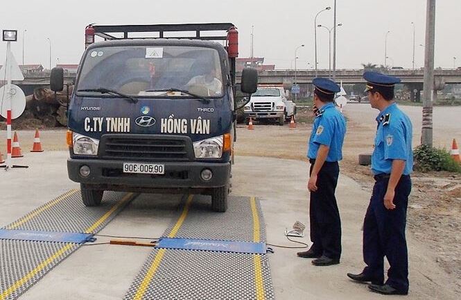 Chánh thanh tra giao thông Hà Nội bị tố ‘bảo kê’ xe quá tải: Tin mới nhất