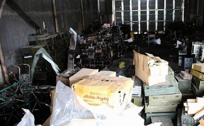 Phát hiện 2 tấn đầu đạn tại vườn nhà dân ở Hưng Yên