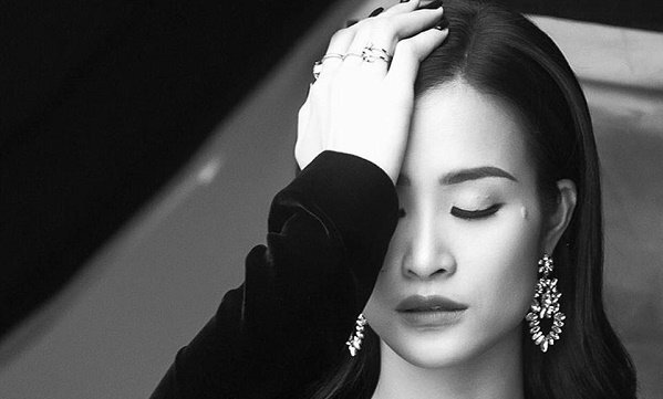 Fan lục đục vì ‘thần tượng không có bản hit’, Đông Nhi 2 năm qua thật sự im ắng?