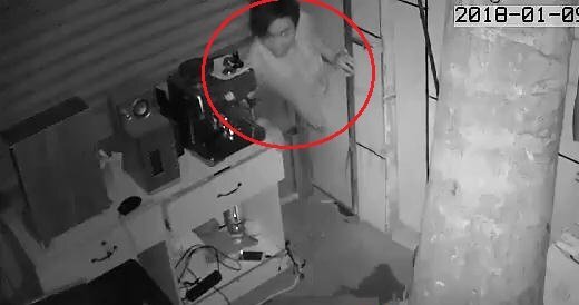 Clip: Trộm khoét tường, chui vào nhà khoắng đồ như phim ở Đồng Nai
