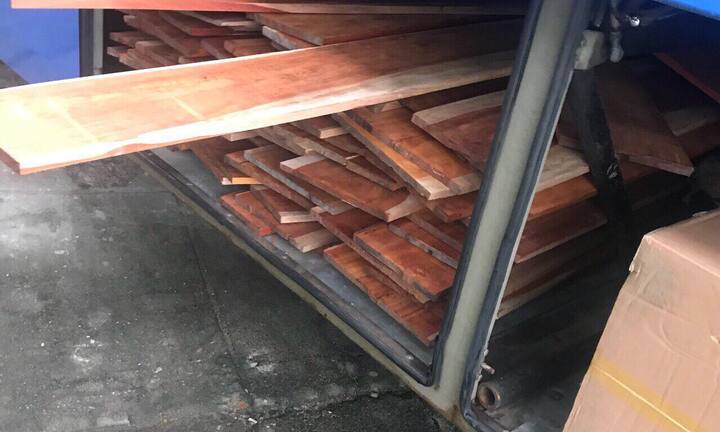 Chặn đứng xe khách chở gỗ đặc biệt quý hiếm đi tiêu thụ