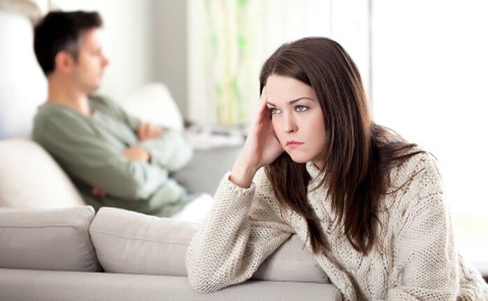 Sắp nhận thưởng Tết, chồng rục rịch bảo đưa mẹ giữ hộ