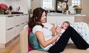 Ở cữ nhà ngoại: Quyền lợi chính đáng, hà cớ gì nhà chồng ngăn cấm?
