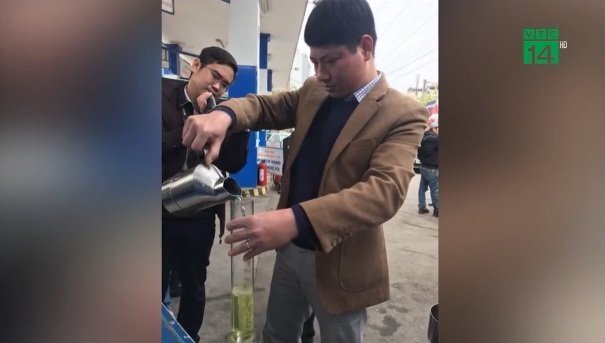 Clip: Thực nghiệm ở cây xăng bị tố gian lận, ô tô 70 lít đổ được 80 lít