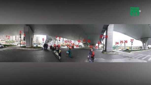 Choáng váng với ngã tư có tới 37 cột đèn giao thông ở Trung Quốc