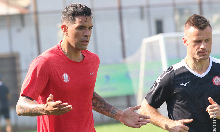 Chờ bản hợp đồng 'bom tấn' đến, Công Vinh ra mắt ngoại binh thứ 2