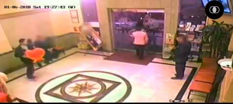 Video: Tên trộm lấy hộp tiền mừng gần 500 triệu đồng ngay trong đám cưới của cô dâu Việt ở Mỹ