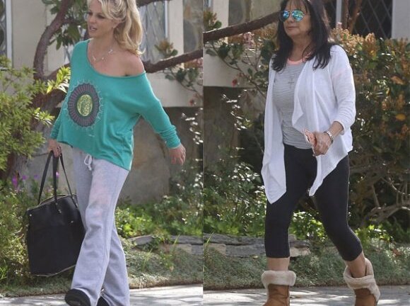 Mặc quần thể dục đi chơi với bạn trai, cô gái bị chê quê mùa