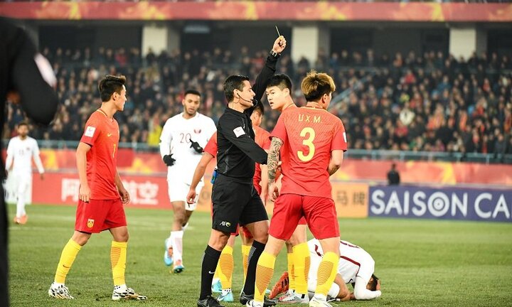 Thua ê chề trên sân nhà, fan Trung Quốc đổ lỗi cho trọng tài