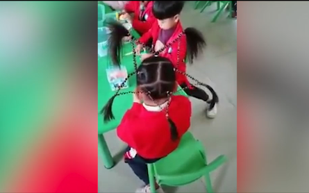 Cô bé đáng yêu với kiểu tóc 'ngôi sao trên đầu' gây 'bão' mạng