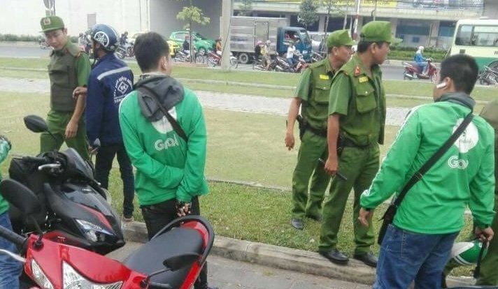 Đón khách tại khu công nghiệp, tài xế Grabbike bị đánh vỡ đầu