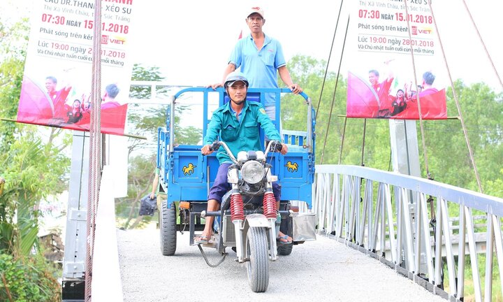 Trà Dr Thanh trao cây cầu ước mơ cho bà con Khmer trước Tết Nguyên đán