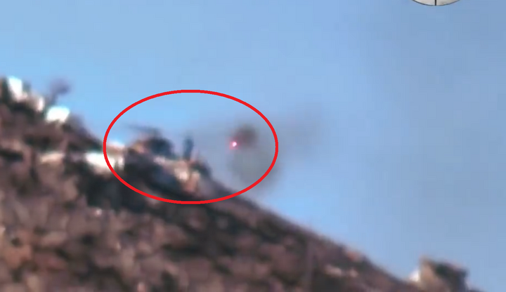 Video: Trực thăng ứng biến cực khéo, thoát tên lửa trong tích tắc