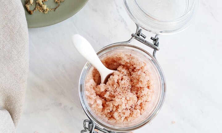 Thải độc cho tóc bằng công thức tẩy tế bào chết từ giấm táo