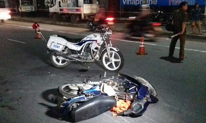 Tông chết người trên đường truy đuổi xe vi phạm: CSGT có phạm tội?