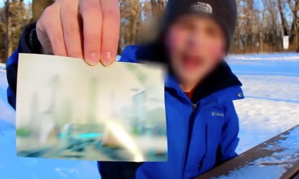 Người đàn ông khoe vừa du hành thời gian, mang về bức ảnh thế giới năm 6000