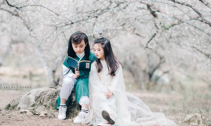 'Tam sinh tam thế, thập lý đào hoa' phiên bản nhí 'đốn tim' cư dân mạng