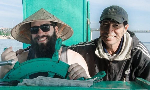 Sau lần bị hành hung, đạo diễn ‘Kong’ đưa cả gia đình trở lại Việt Nam