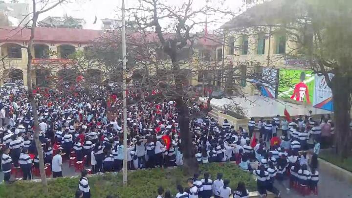 Clip: Khoảnh khắc cả sân trường như nổ tung khi U23 VN giành chiến thắng