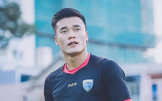 Bùi Tiến Dũng - Nam thần sân cỏ khiến chị em làng 'sao' đổ nghiêng ngả