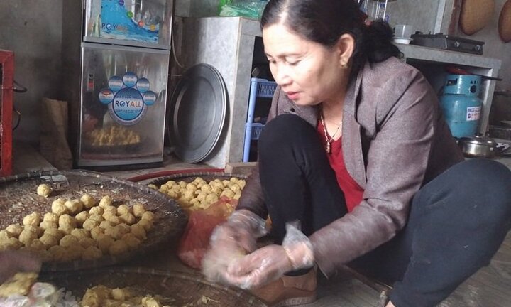 Làng Tranh Khúc tất bật bánh chưng bán Tết