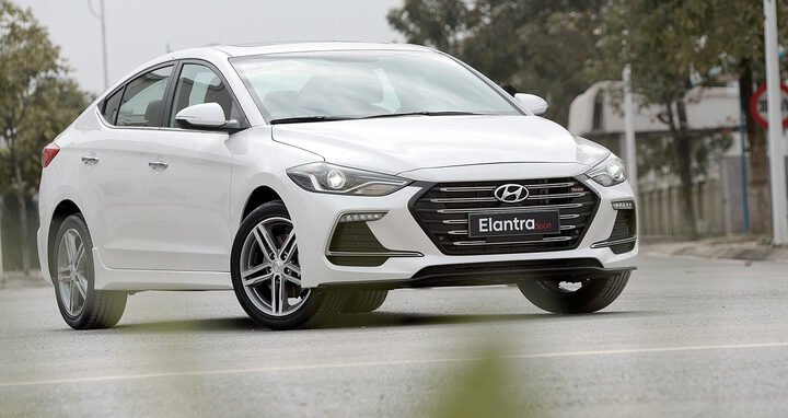 Hyundai công bố Elantra Sport 2018 'rẻ giật mình', giá 729 triệu đồng