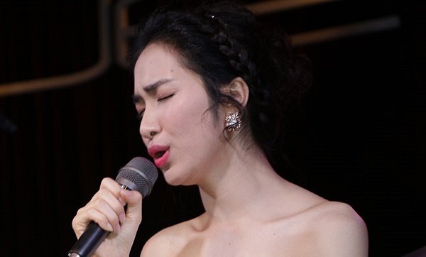 Video: Hoà Minzy khoe chất giọng cao vút khi cover hit Mỹ Tâm