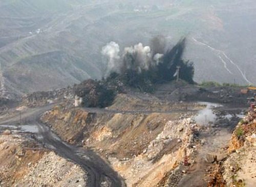 Nổ mìn khai thác đá, 4 người thương vong: Công ty chưa được cấp phép nổ mìn