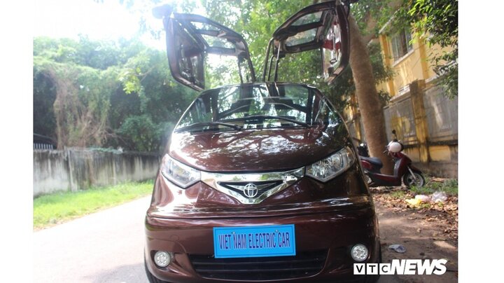 Chiêm ngưỡng siêu phẩm ô tô điện 'đại bàng tung cánh' của thợ sửa xe đạp