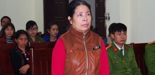 Bạo hành bé 2 tháng tuổi, bảo mẫu lĩnh án 15 tháng tù