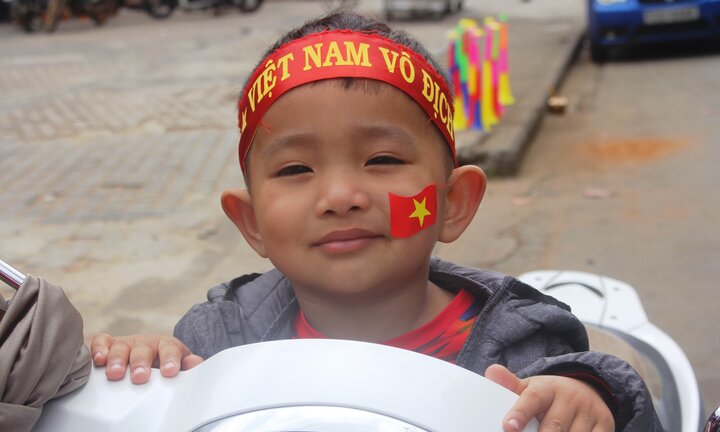 Trẻ em Gia Lai hóa trang rực rỡ cổ vũ đội tuyển U23 Việt Nam