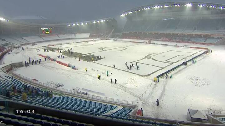 Mưa tuyết trắng sân, chung kết U23 Việt Nam vs U23 Uzbekistan gián đoạn 1 tiếng