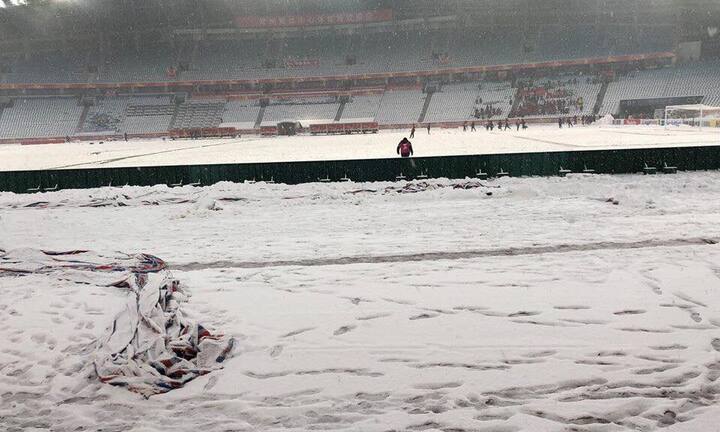 Tuyết rơi không ngừng nghỉ, băng đóng dày cả tấc trong trận chung kết lịch sử của U23 Việt Nam