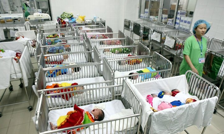 Từ 2018, sinh con thứ 3 trở lên sẽ không bị phạt