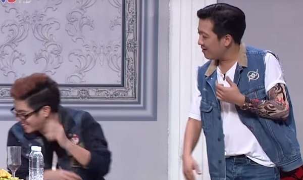 Trường Giang thẳng tay đánh Bùi Anh Tuấn trên sân khấu