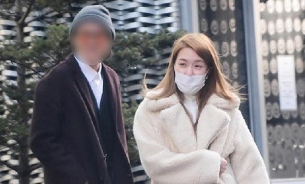 Tiffany (SNSD) hẹn hò thành viên ban nhạc FM?