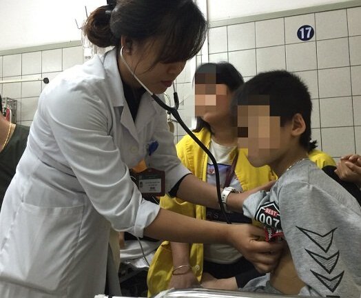 Hà Nội: Bé trai 8 tuổi bị tan máu nguy kịch do ăn khô bò nhuộm phẩm màu