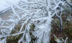 Clip: -1°C, băng tuyết phủ dày trên đỉnh Mẫu Sơn