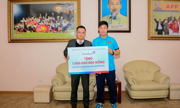 VietinBank trao tặng U23 Việt Nam 1 tỷ đồng