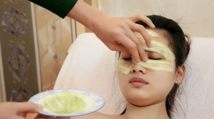 Vì sao da mặt của bạn bị bong tróc, dị ứng khi làm đẹp bằng dưa leo?